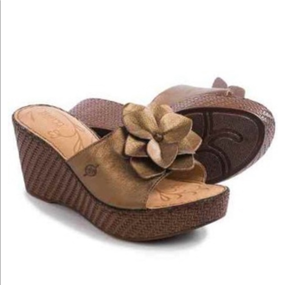Born “Jankel” Bronze Wedge With Flower